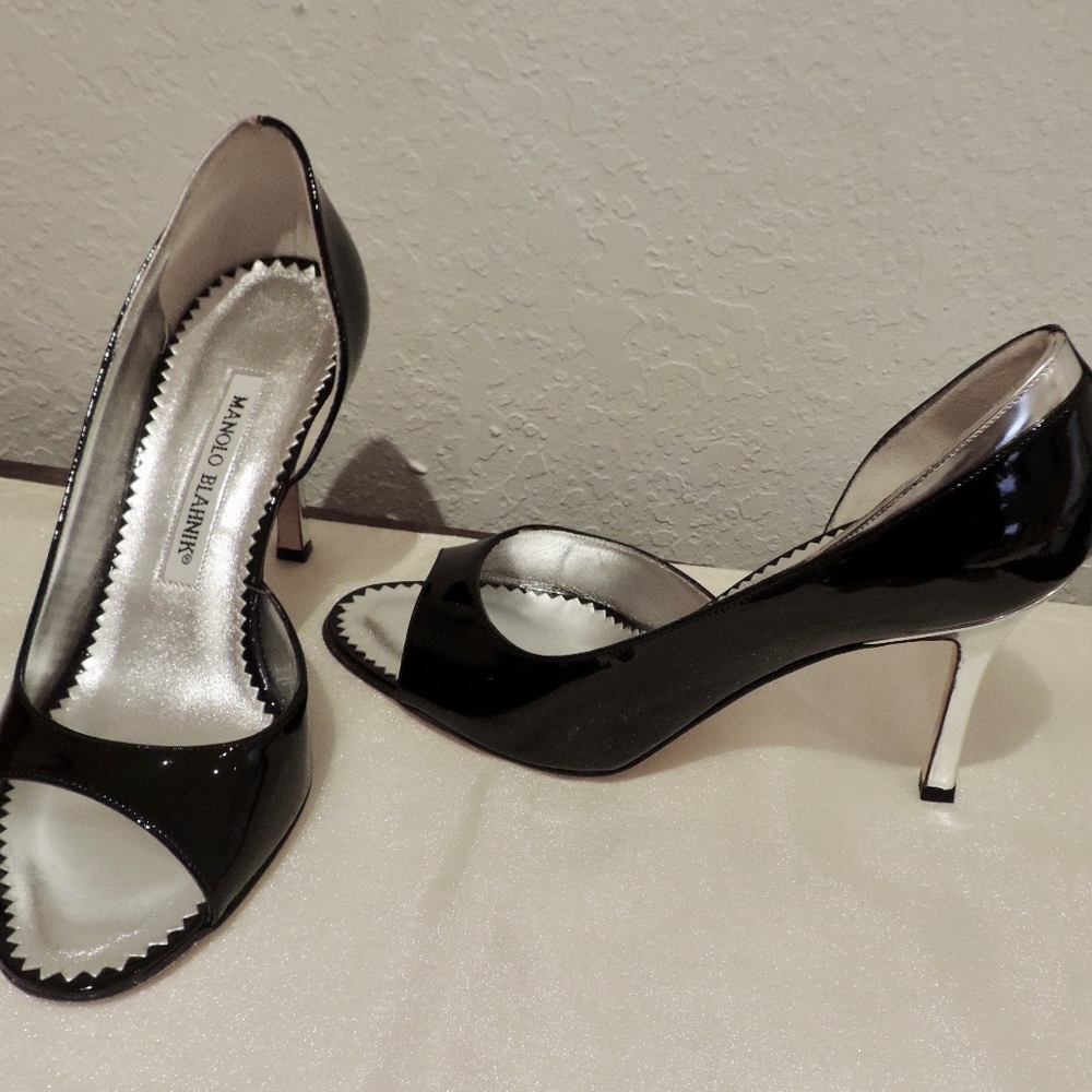 SALE Manolo Blahnik BLK Open Side Heel NEW  - 36